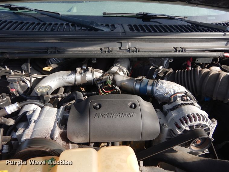 image for item IY9529 2002 Ford F350 Super Duty XLT  Crew Cab pickup truck