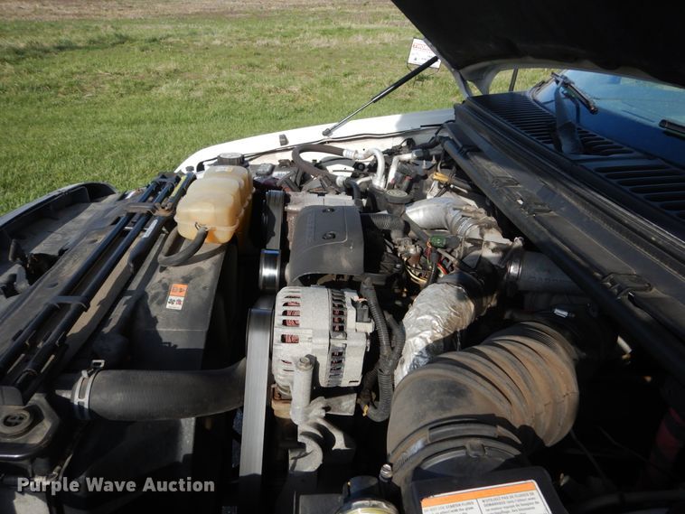 image for item IY9529 2002 Ford F350 Super Duty XLT  Crew Cab pickup truck