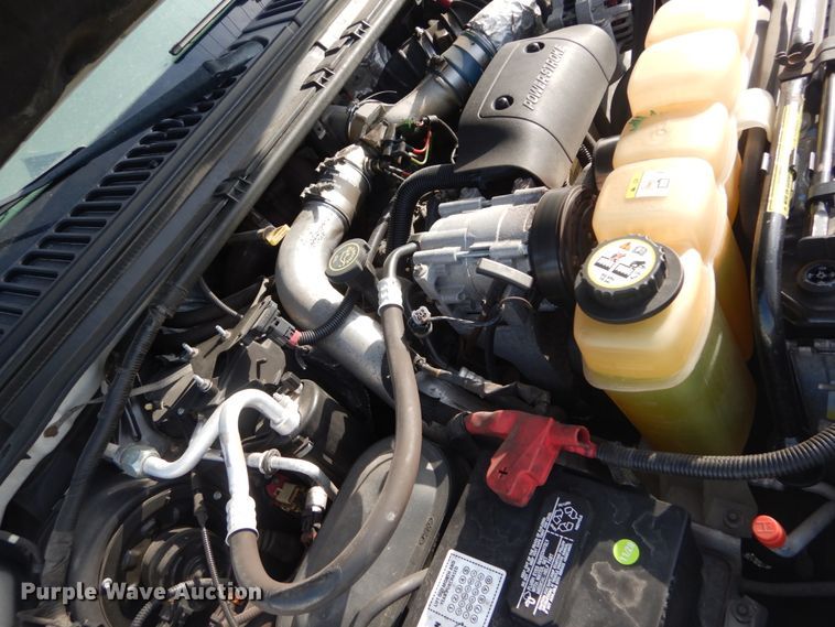 image for item IY9529 2002 Ford F350 Super Duty XLT  Crew Cab pickup truck