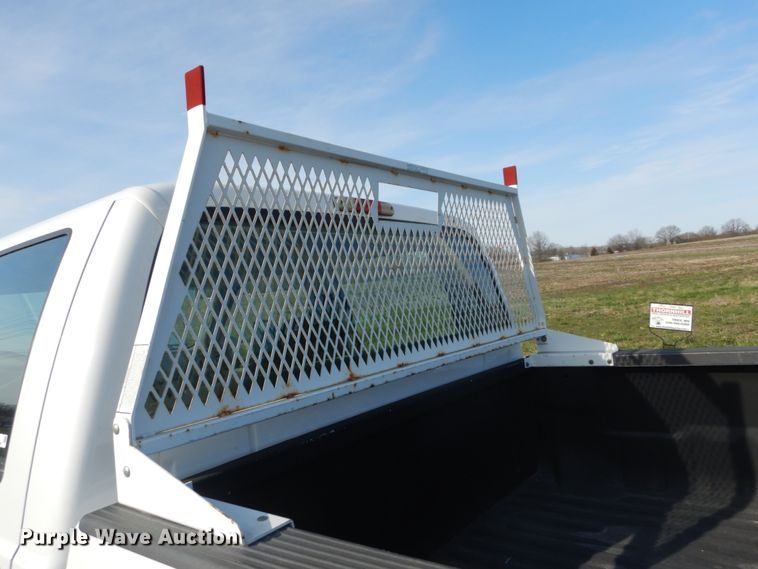 image for item IY9529 2002 Ford F350 Super Duty XLT  Crew Cab pickup truck