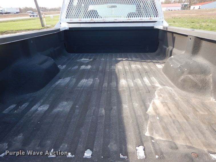 image for item IY9529 2002 Ford F350 Super Duty XLT  Crew Cab pickup truck