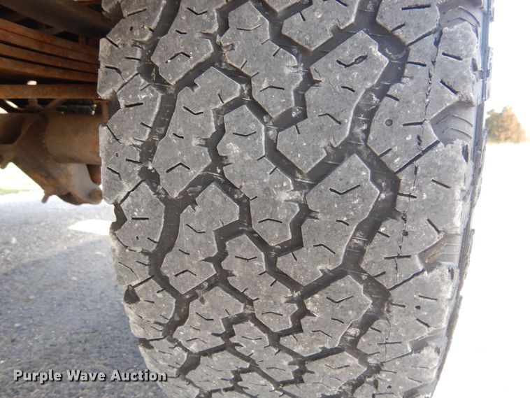 image for item IY9529 2002 Ford F350 Super Duty XLT  Crew Cab pickup truck