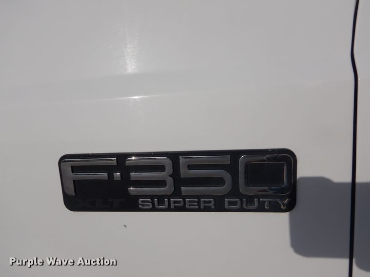 image for item IY9529 2002 Ford F350 Super Duty XLT  Crew Cab pickup truck