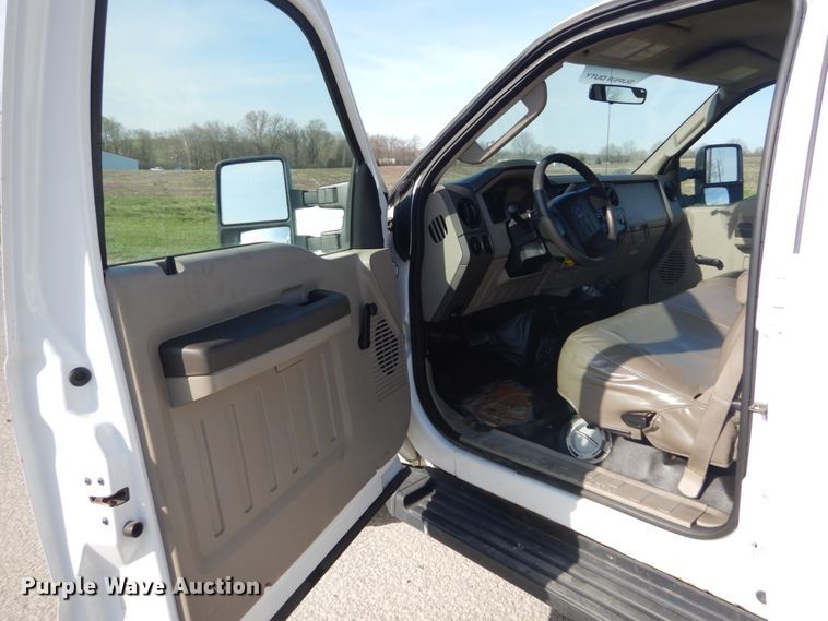 image for item IY9530 2008 Ford F350 Super Duty XLT  Crew Cab pickup truck