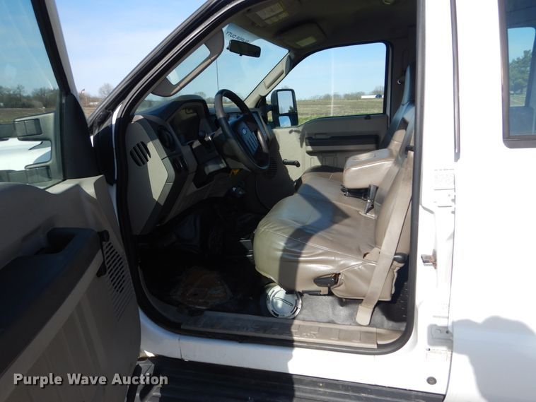 image for item IY9530 2008 Ford F350 Super Duty XLT  Crew Cab pickup truck