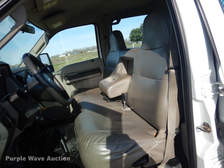 image for item IY9530 2008 Ford F350 Super Duty XLT  Crew Cab pickup truck