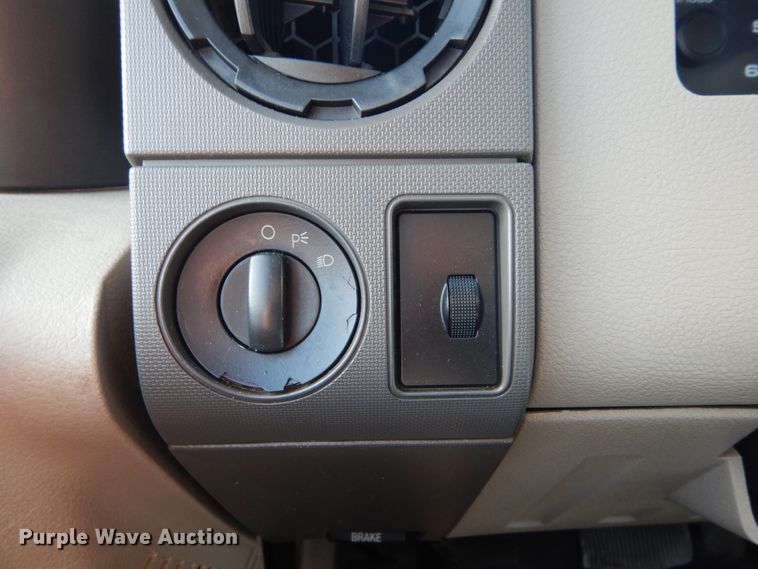 image for item IY9530 2008 Ford F350 Super Duty XLT  Crew Cab pickup truck