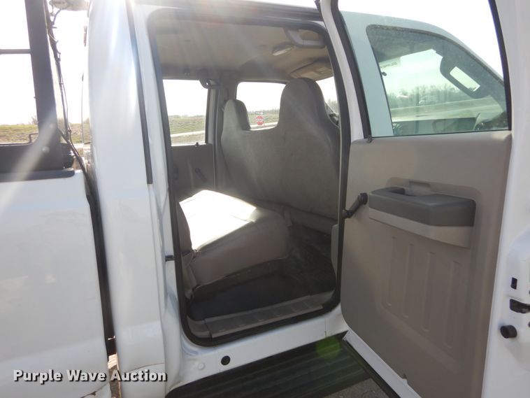 image for item IY9530 2008 Ford F350 Super Duty XLT  Crew Cab pickup truck