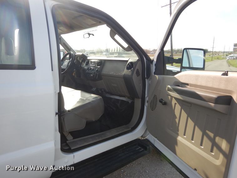 image for item IY9530 2008 Ford F350 Super Duty XLT  Crew Cab pickup truck