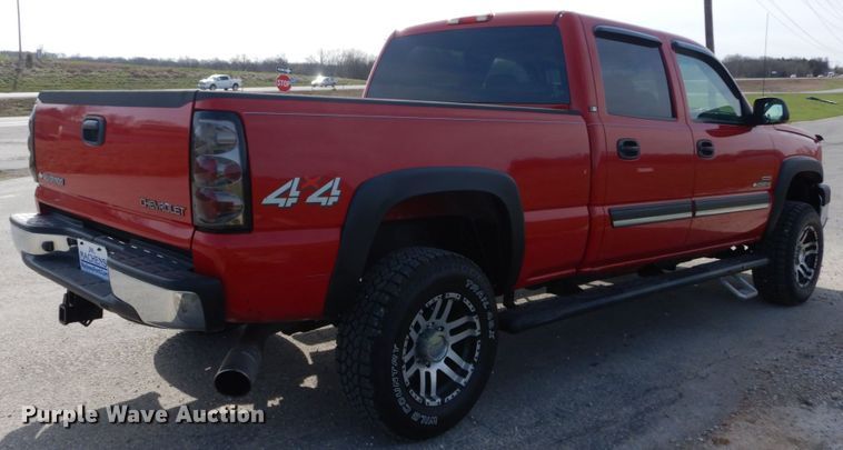 image for item IY9531 2005 Chevrolet 2500HD  Crew Cab pickup truck