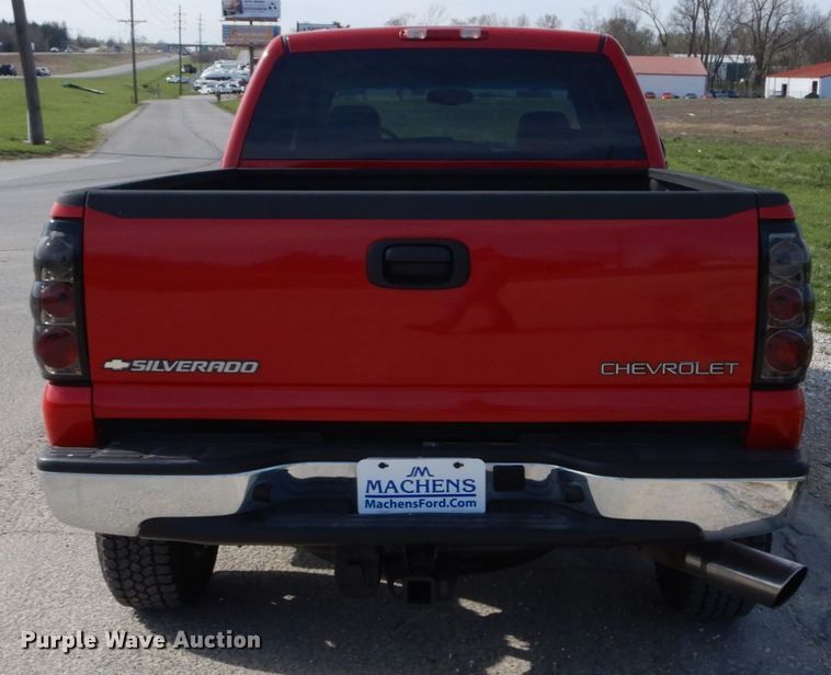 image for item IY9531 2005 Chevrolet 2500HD  Crew Cab pickup truck