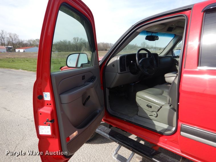 image for item IY9531 2005 Chevrolet 2500HD  Crew Cab pickup truck