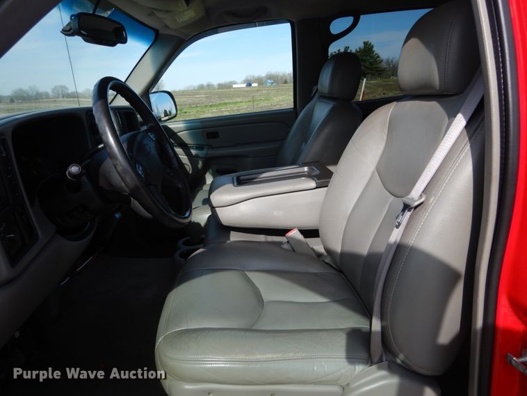 image for item IY9531 2005 Chevrolet 2500HD  Crew Cab pickup truck