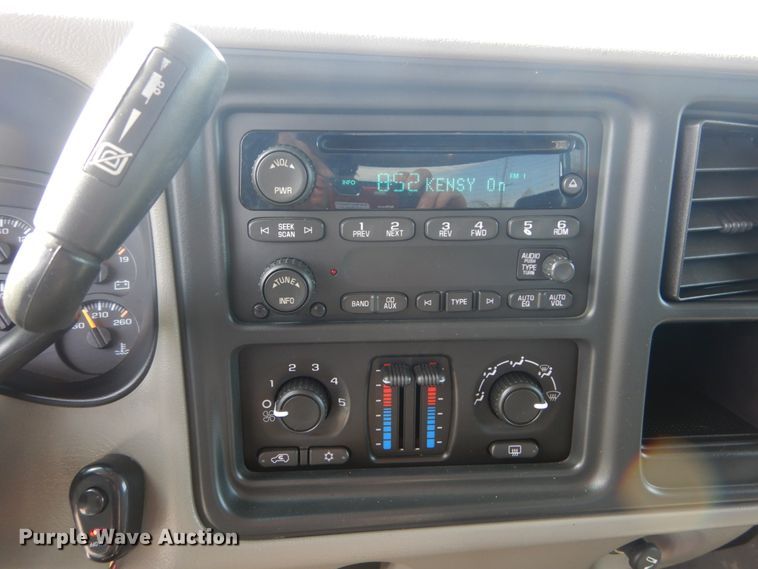 image for item IY9531 2005 Chevrolet 2500HD  Crew Cab pickup truck