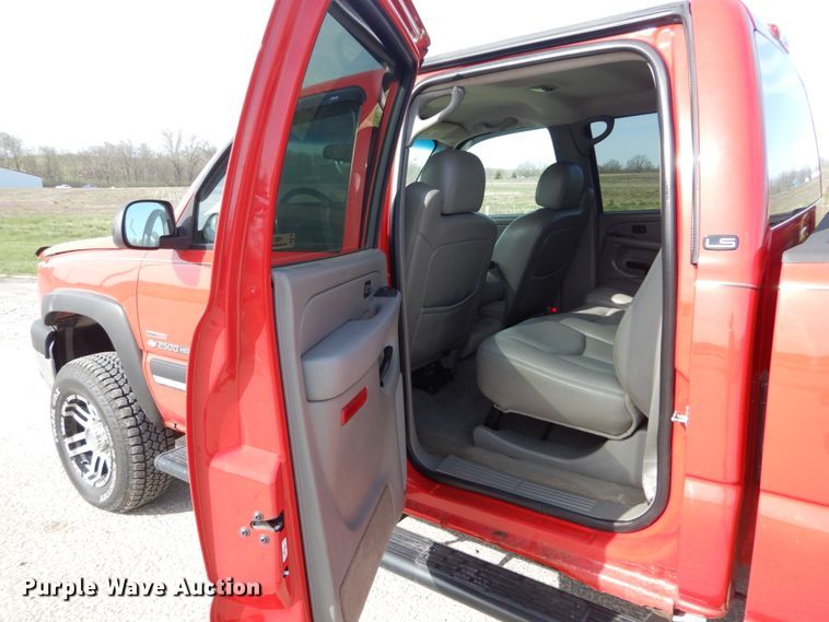 image for item IY9531 2005 Chevrolet 2500HD  Crew Cab pickup truck