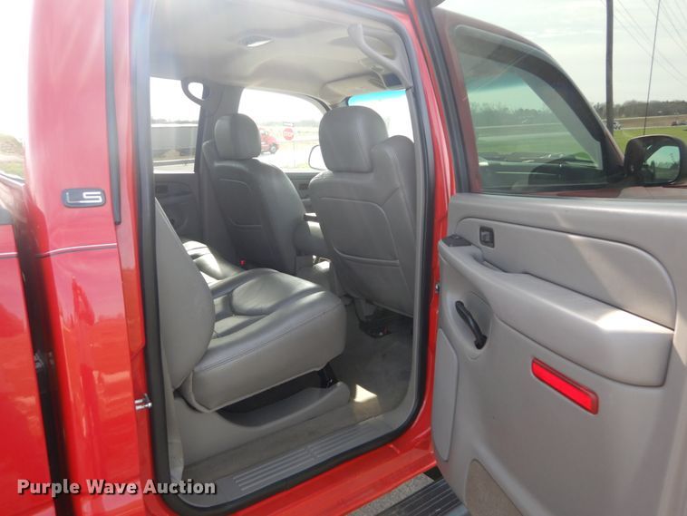 image for item IY9531 2005 Chevrolet 2500HD  Crew Cab pickup truck