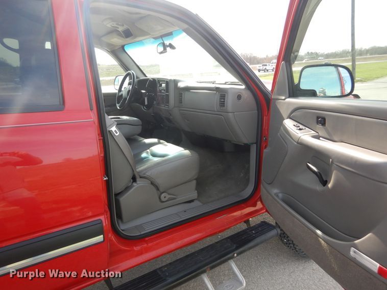 image for item IY9531 2005 Chevrolet 2500HD  Crew Cab pickup truck