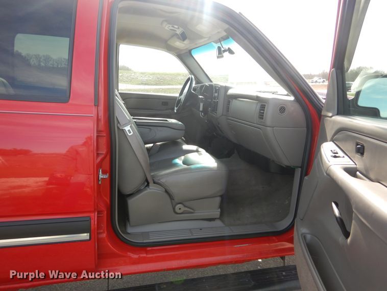 image for item IY9531 2005 Chevrolet 2500HD  Crew Cab pickup truck