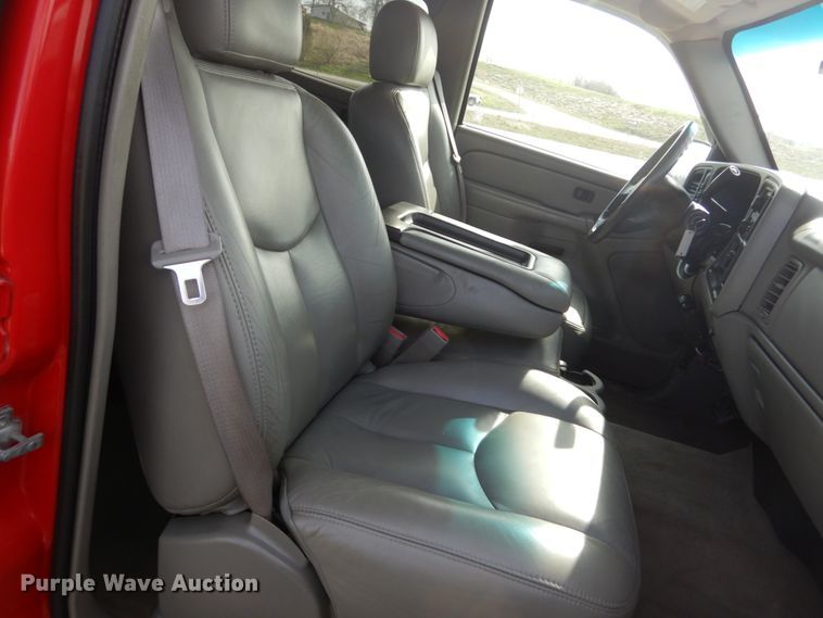 image for item IY9531 2005 Chevrolet 2500HD  Crew Cab pickup truck