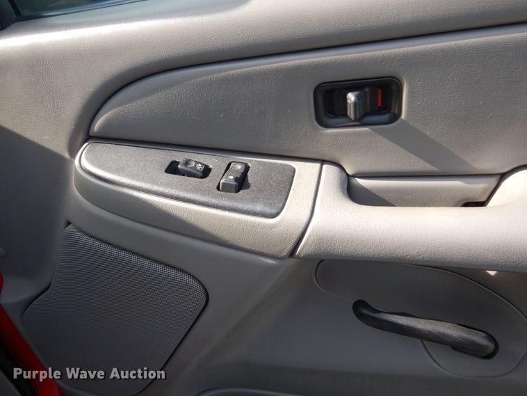 image for item IY9531 2005 Chevrolet 2500HD  Crew Cab pickup truck