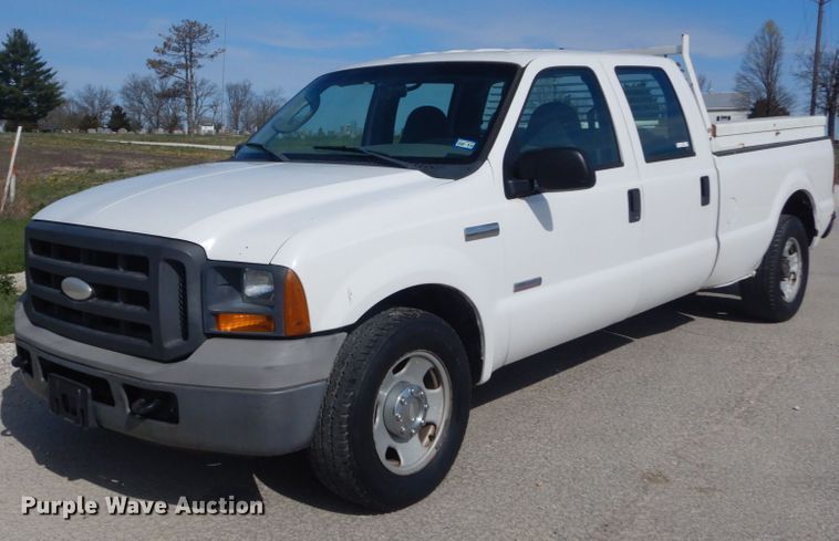 image for item IY9532 2005 Ford F350 Super Duty XL  Crew Cab pickup truck