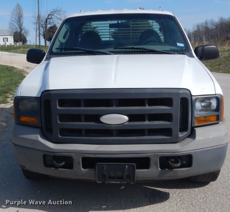 image for item IY9532 2005 Ford F350 Super Duty XL  Crew Cab pickup truck