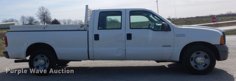 image for item IY9532 2005 Ford F350 Super Duty XL  Crew Cab pickup truck