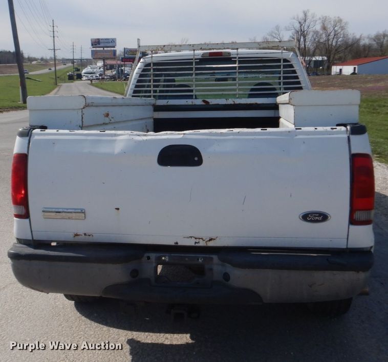 image for item IY9532 2005 Ford F350 Super Duty XL  Crew Cab pickup truck