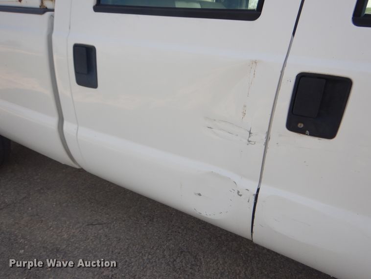 image for item IY9532 2005 Ford F350 Super Duty XL  Crew Cab pickup truck