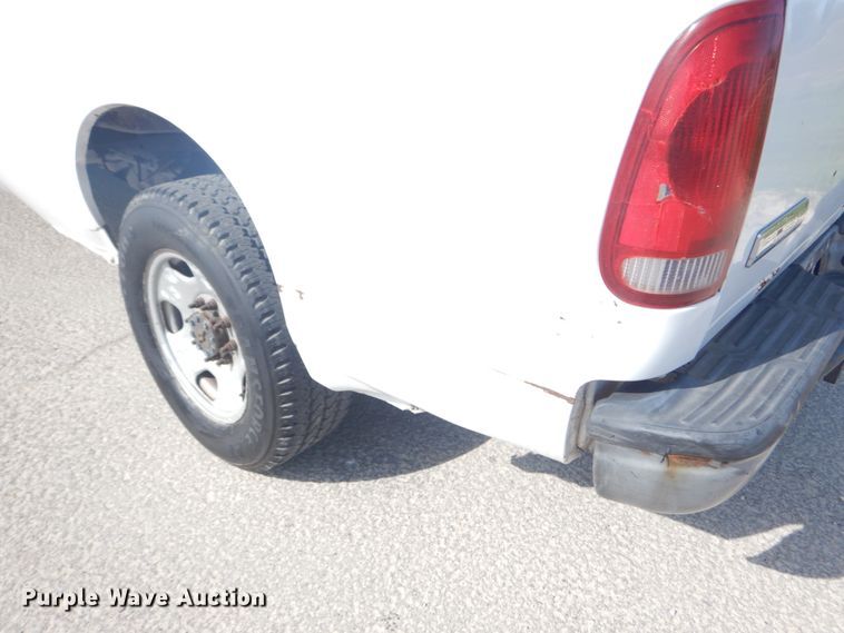 image for item IY9532 2005 Ford F350 Super Duty XL  Crew Cab pickup truck