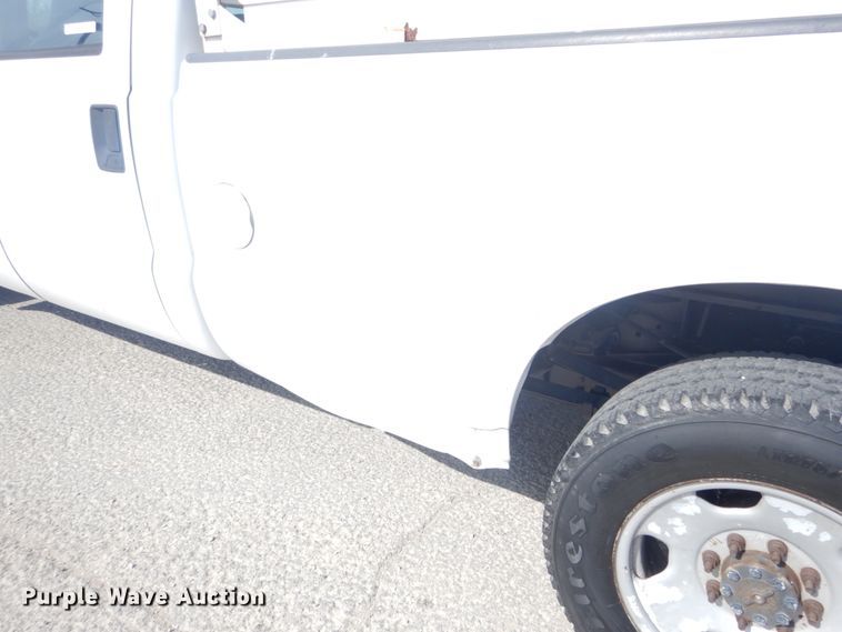 image for item IY9532 2005 Ford F350 Super Duty XL  Crew Cab pickup truck