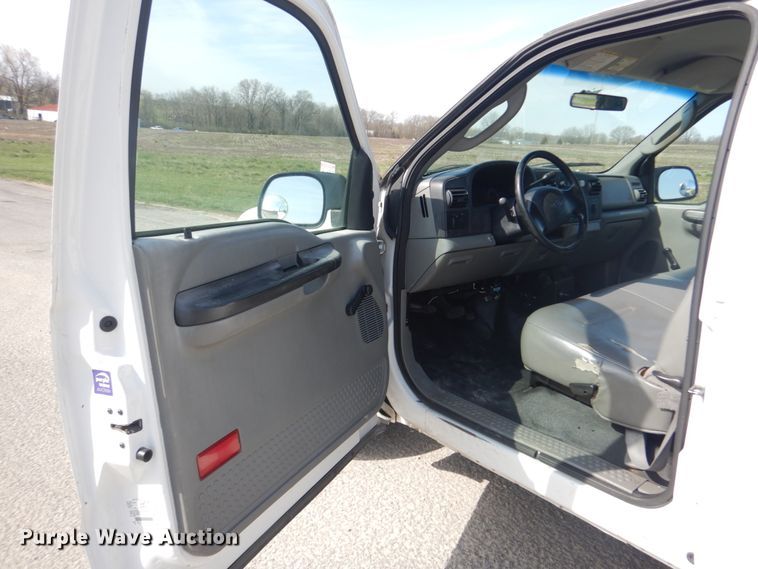 image for item IY9532 2005 Ford F350 Super Duty XL  Crew Cab pickup truck