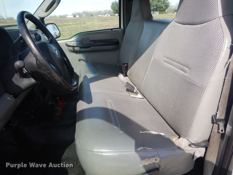 image for item IY9532 2005 Ford F350 Super Duty XL  Crew Cab pickup truck