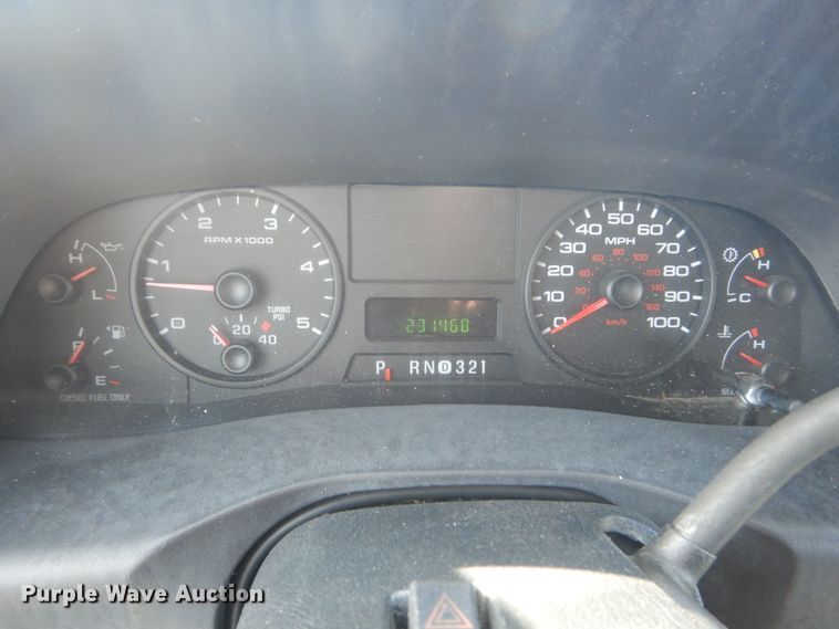 image for item IY9532 2005 Ford F350 Super Duty XL  Crew Cab pickup truck