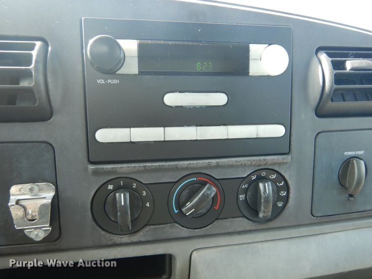 image for item IY9532 2005 Ford F350 Super Duty XL  Crew Cab pickup truck