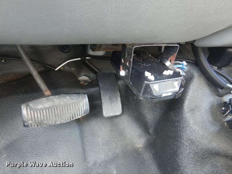 image for item IY9532 2005 Ford F350 Super Duty XL  Crew Cab pickup truck