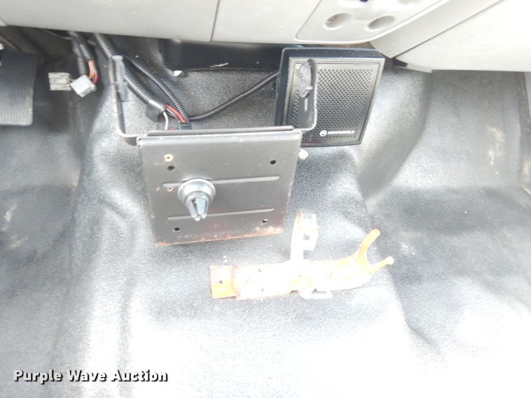 image for item IY9532 2005 Ford F350 Super Duty XL  Crew Cab pickup truck