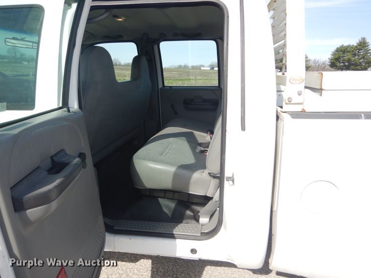 image for item IY9532 2005 Ford F350 Super Duty XL  Crew Cab pickup truck