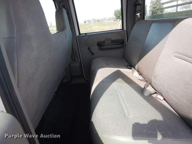 image for item IY9532 2005 Ford F350 Super Duty XL  Crew Cab pickup truck