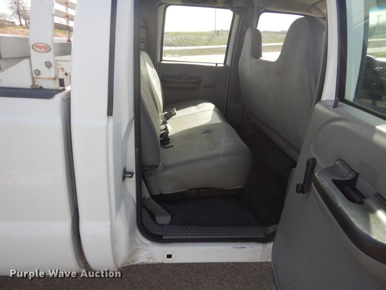 image for item IY9532 2005 Ford F350 Super Duty XL  Crew Cab pickup truck