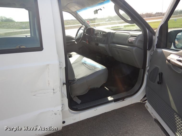 image for item IY9532 2005 Ford F350 Super Duty XL  Crew Cab pickup truck