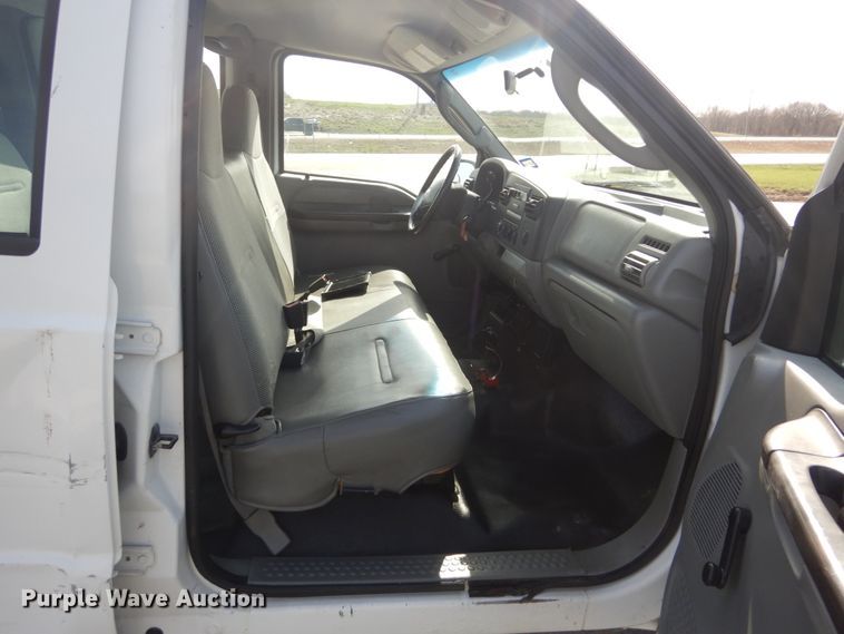 image for item IY9532 2005 Ford F350 Super Duty XL  Crew Cab pickup truck