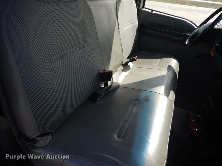 image for item IY9532 2005 Ford F350 Super Duty XL  Crew Cab pickup truck