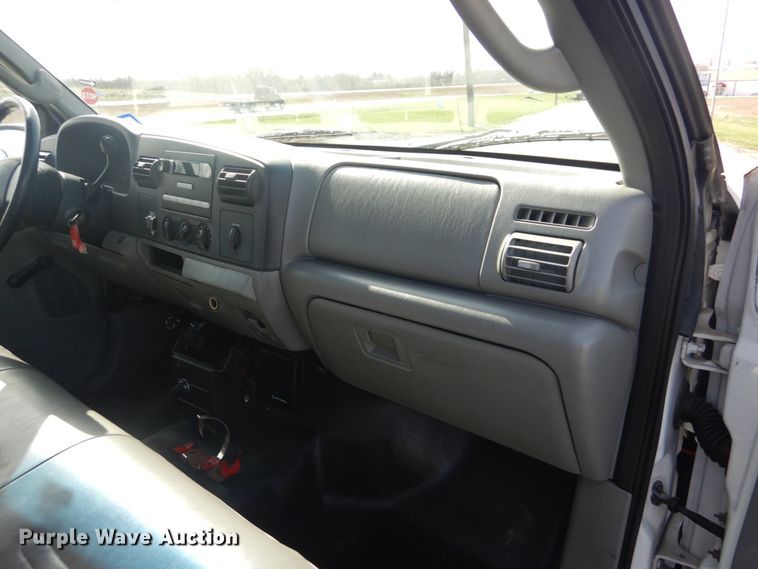 image for item IY9532 2005 Ford F350 Super Duty XL  Crew Cab pickup truck