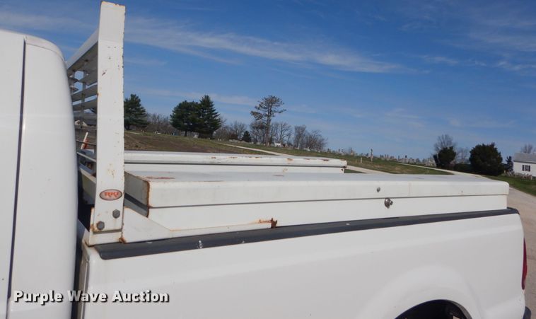 image for item IY9532 2005 Ford F350 Super Duty XL  Crew Cab pickup truck