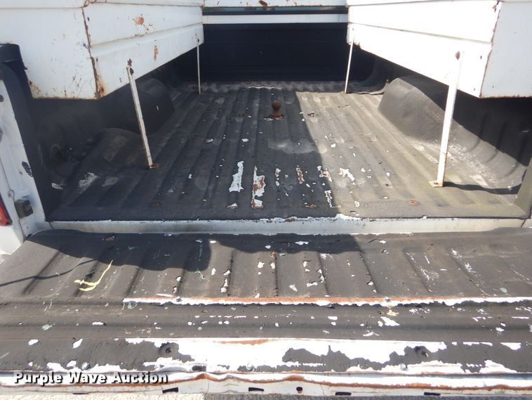 image for item IY9532 2005 Ford F350 Super Duty XL  Crew Cab pickup truck