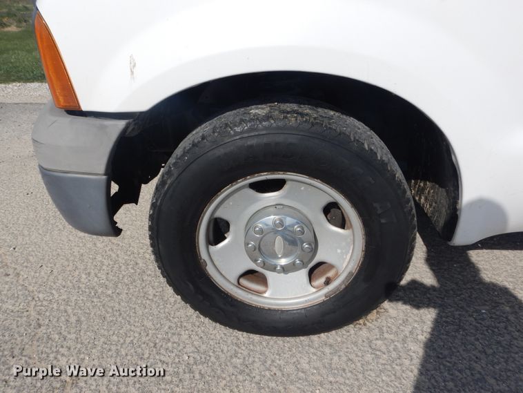 image for item IY9532 2005 Ford F350 Super Duty XL  Crew Cab pickup truck