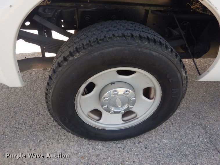 image for item IY9532 2005 Ford F350 Super Duty XL  Crew Cab pickup truck