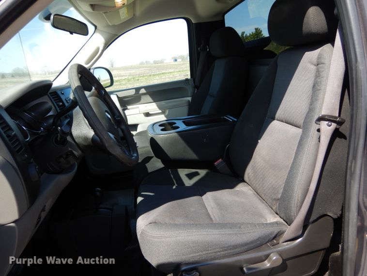 image for item IY9535 2011 Chevrolet 2500HD  pickup truck