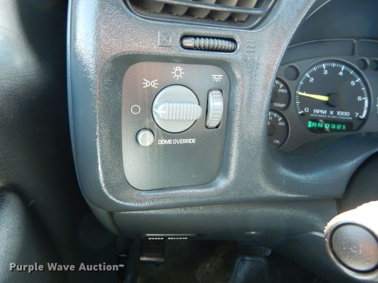 image for item IY9541 2000 GMC Sonoma SLS  Ext. Cab pickup truck